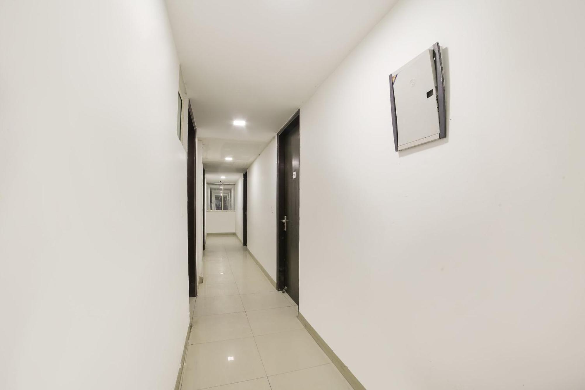 My Comfortable Hotel Нью-Дели Экстерьер фото