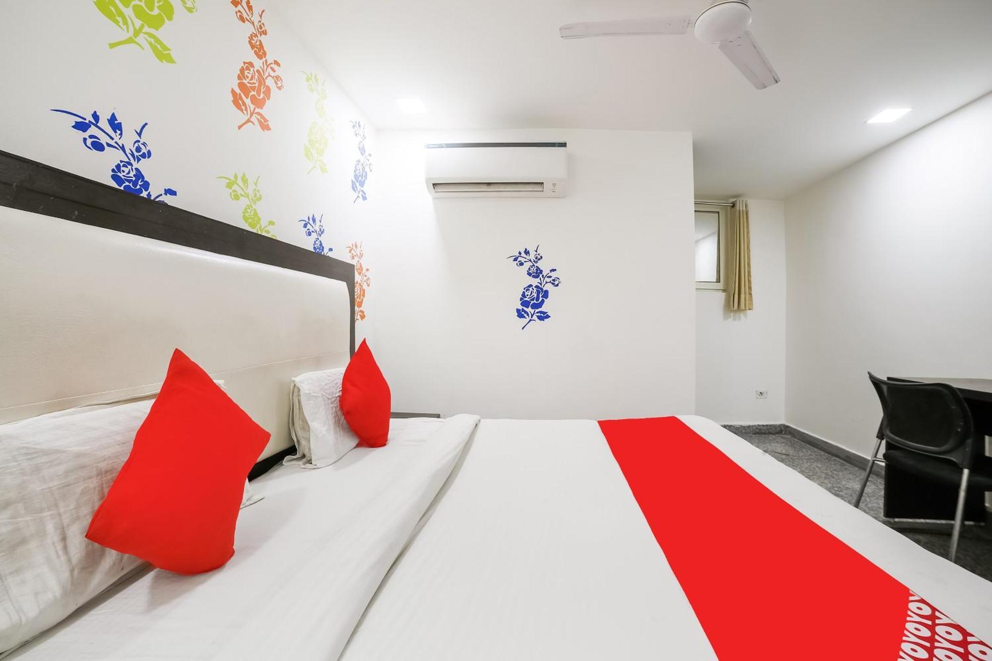 My Comfortable Hotel Нью-Дели Экстерьер фото