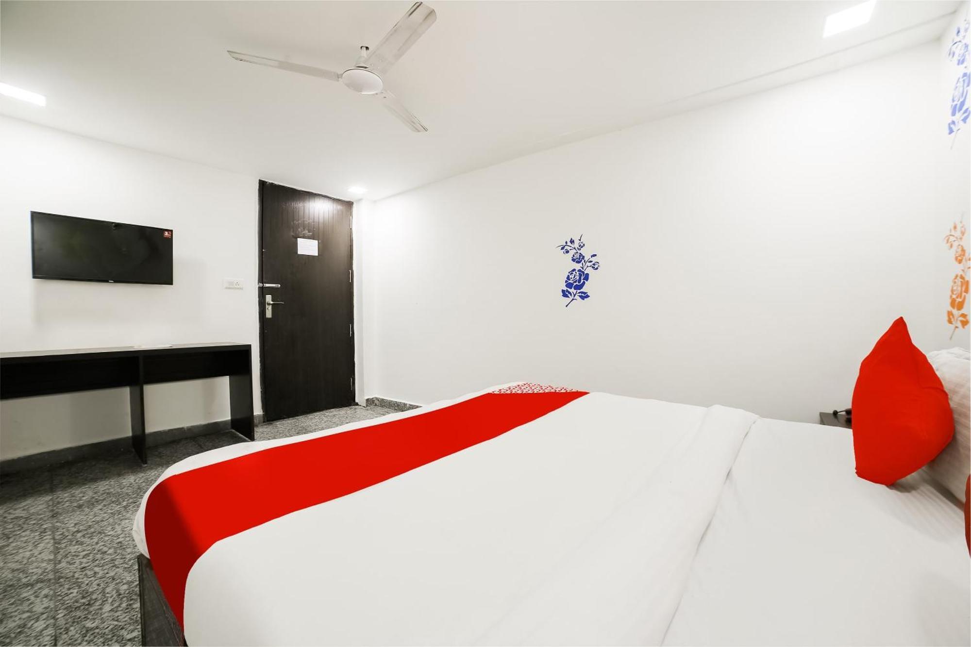 My Comfortable Hotel Нью-Дели Экстерьер фото